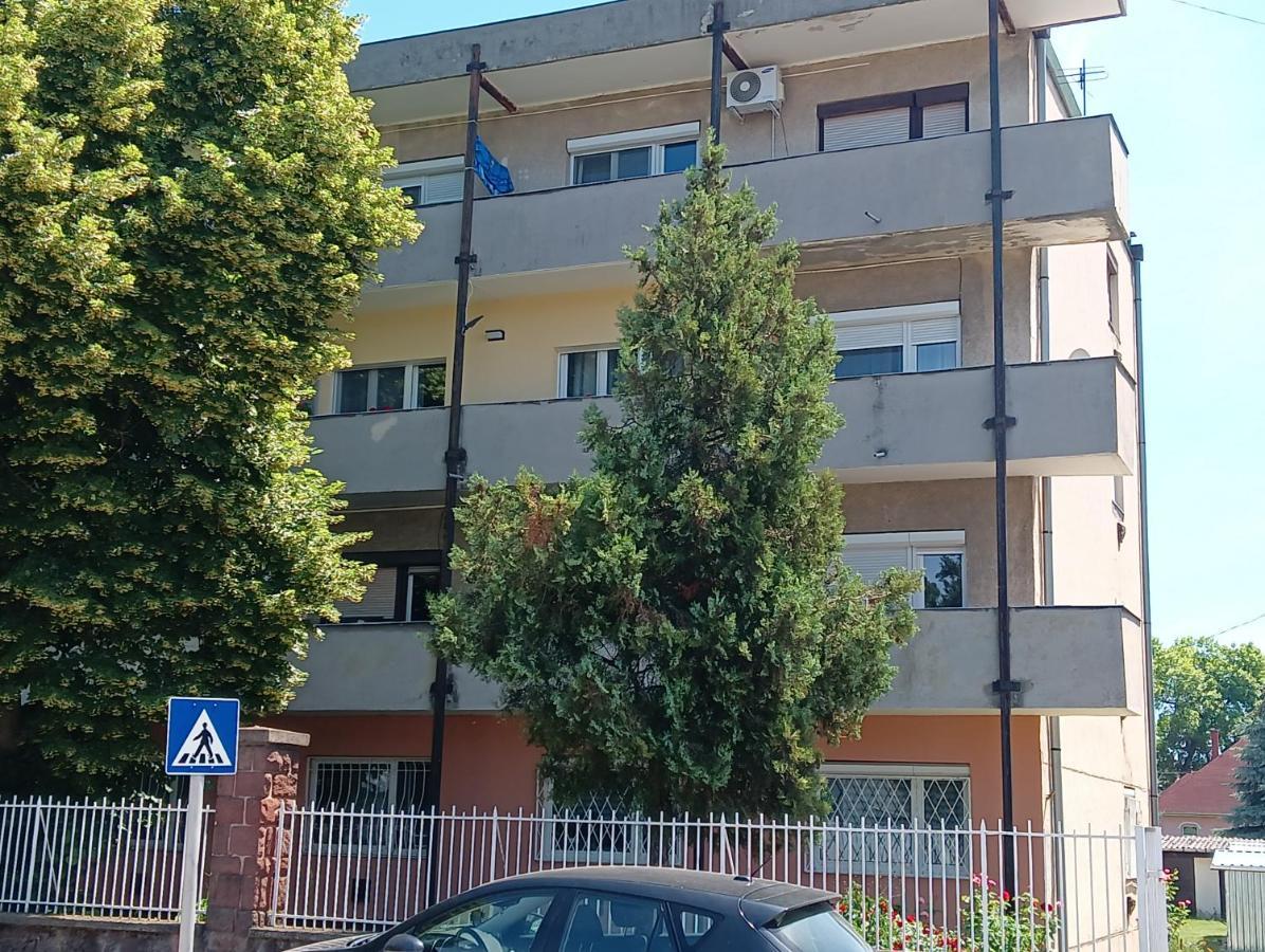 Апартаменти David Apartman Шіофок Екстер'єр фото